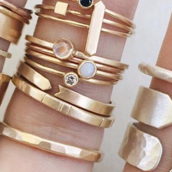 GOLD AND OPAL RING - Picture 2 of 4